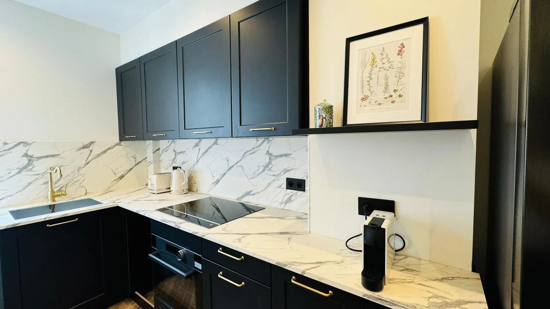 3 Bedrooms In Marais Apartment Paris