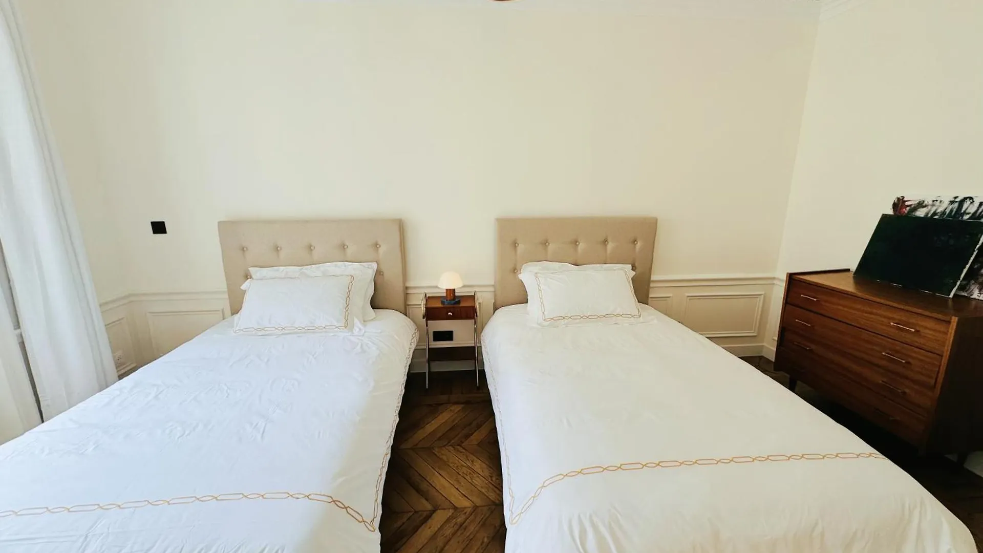 3 Bedrooms In Marais Apartment